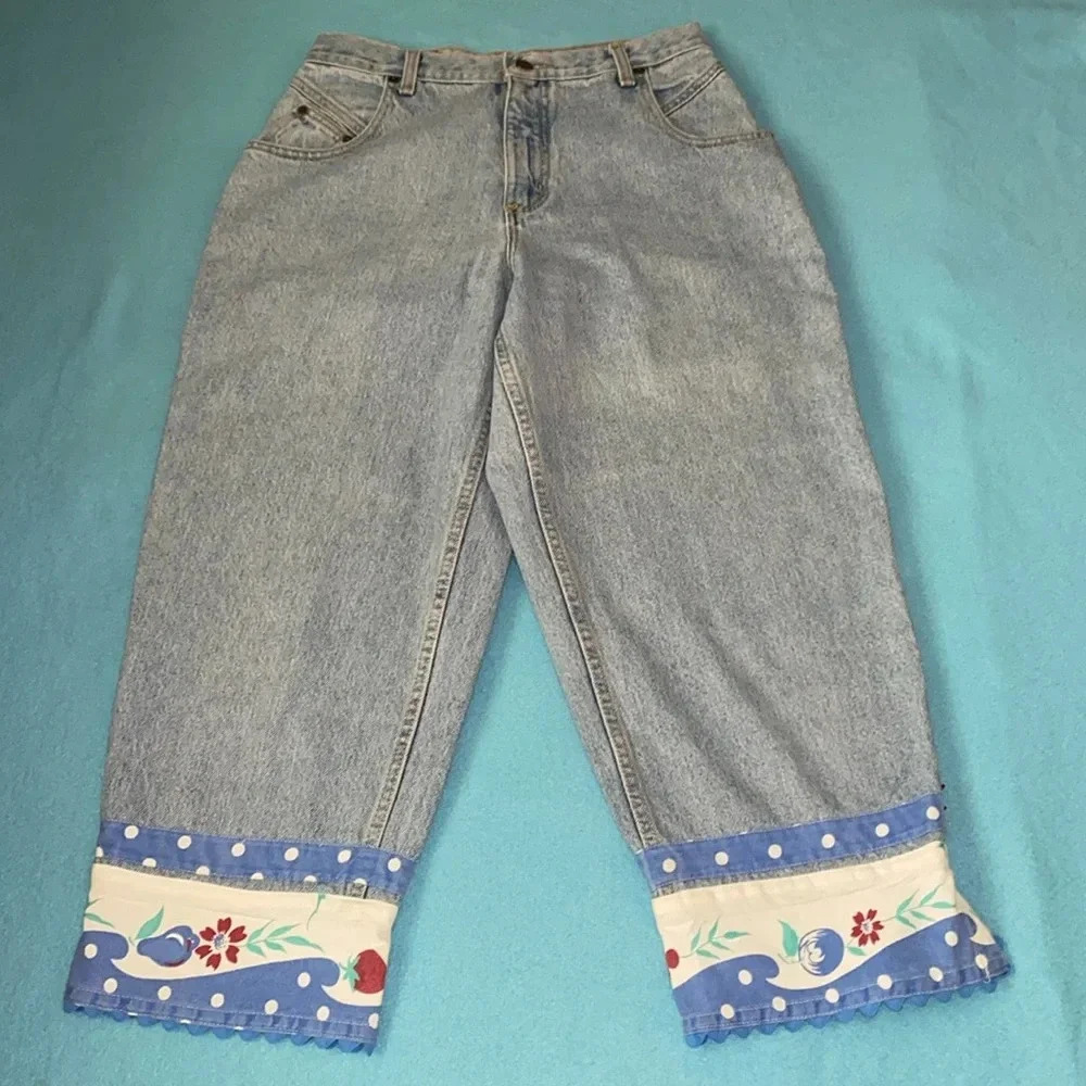 ZENA high rise capri denim embellished at bottom button zipper fly Y2K size 10